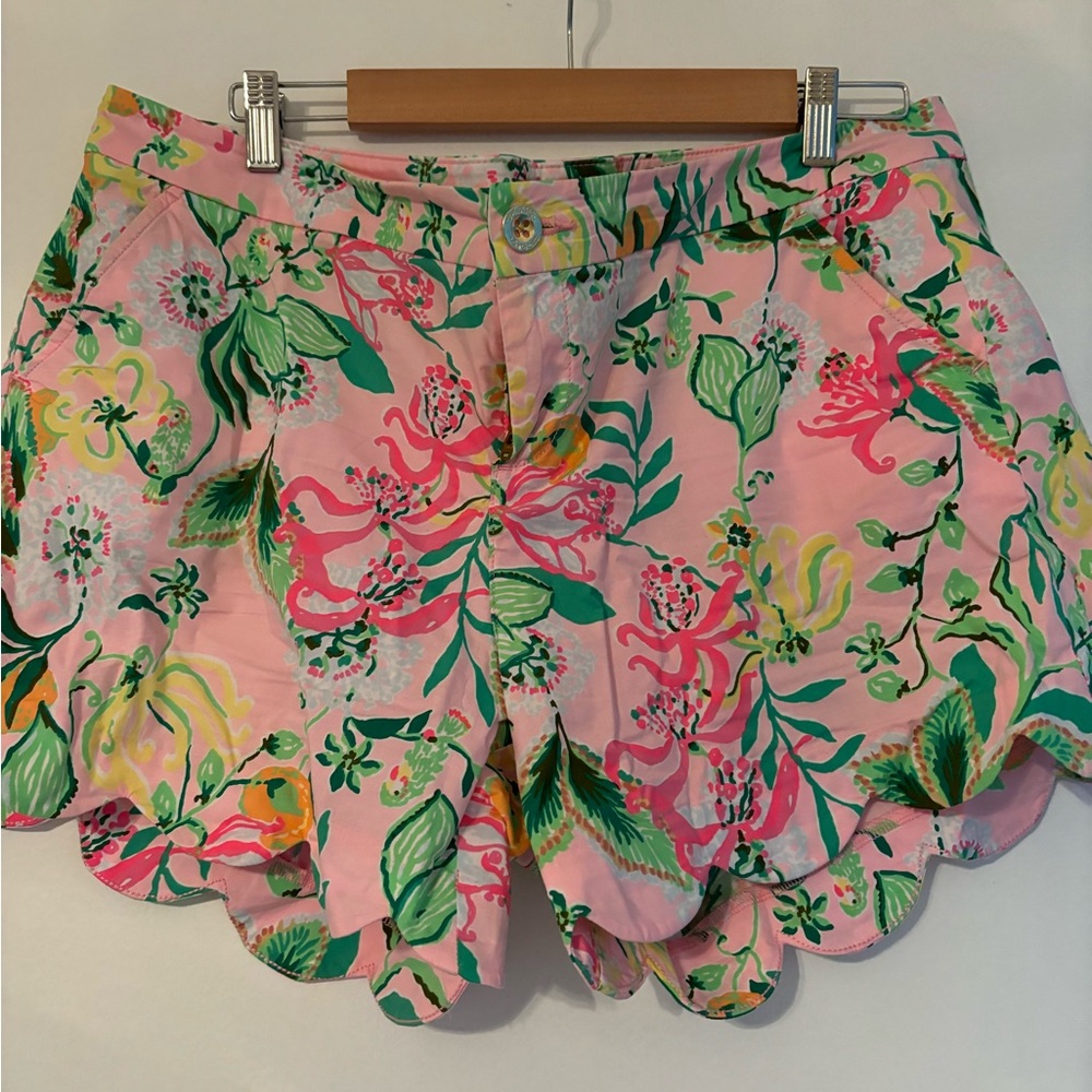 Lilly Pulitzer Buttercup shorts size 14 NWT. Non smoking home.